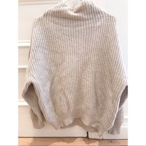 Aritzia sweater size S